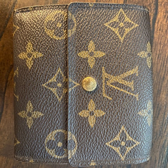 Louis Vuitton Monogram Porte Monnaie Billets Carte - Picture 8 of 9